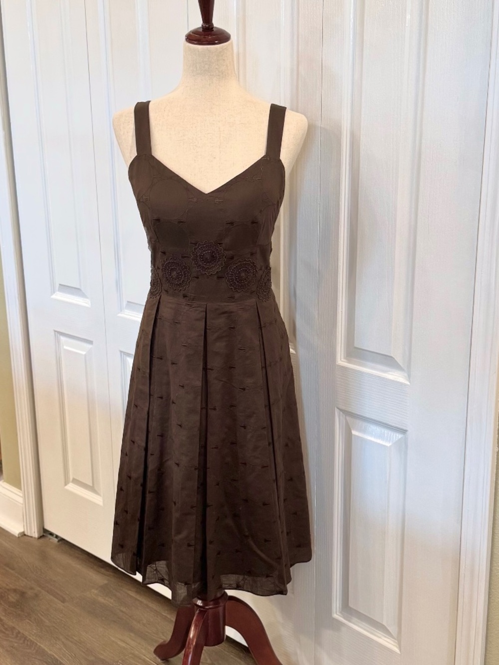 Talbots Size 12-P Sleeveless Cotton Dress, Zip Back, Lined, Embroidered, Pleated